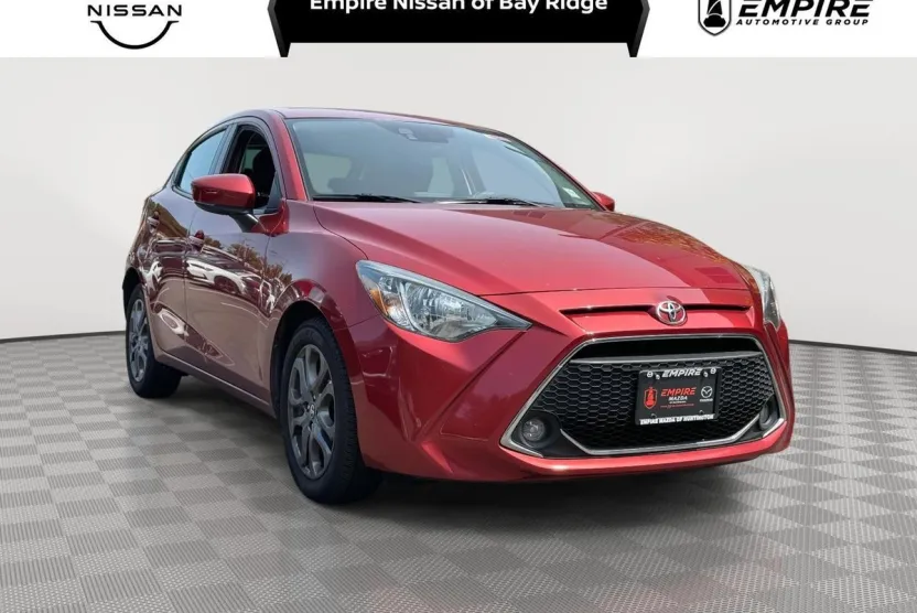 2020 Toyota Yaris XLE photo 1
