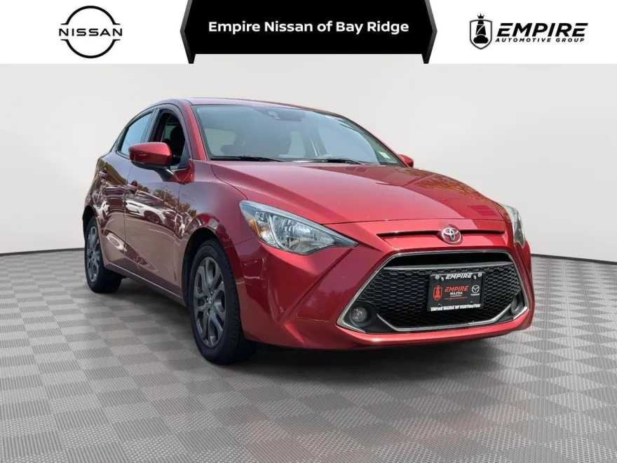 2020 Toyota Yaris LE photo 1