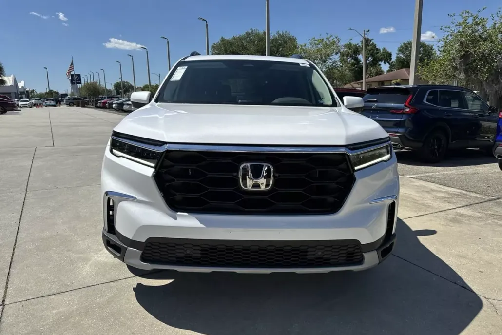 2025 Honda Pilot Touring photo 1