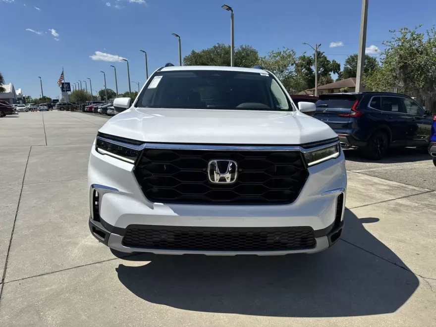 2025 Honda Pilot Touring photo 1