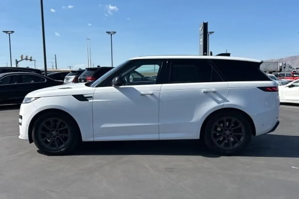 2024 Land Rover Range Rover Sport SE photo 1