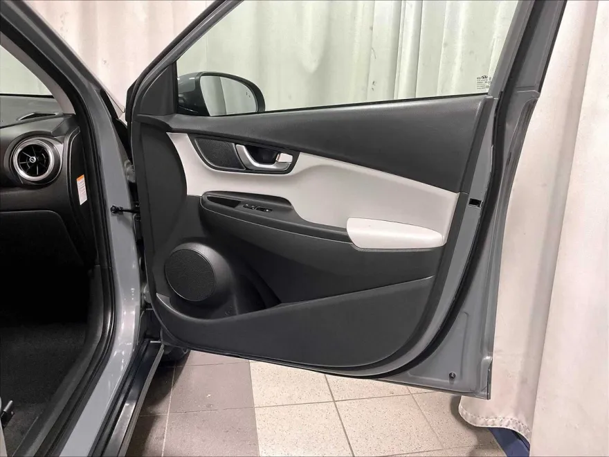 2023 Hyundai Kona Electric SE photo 13