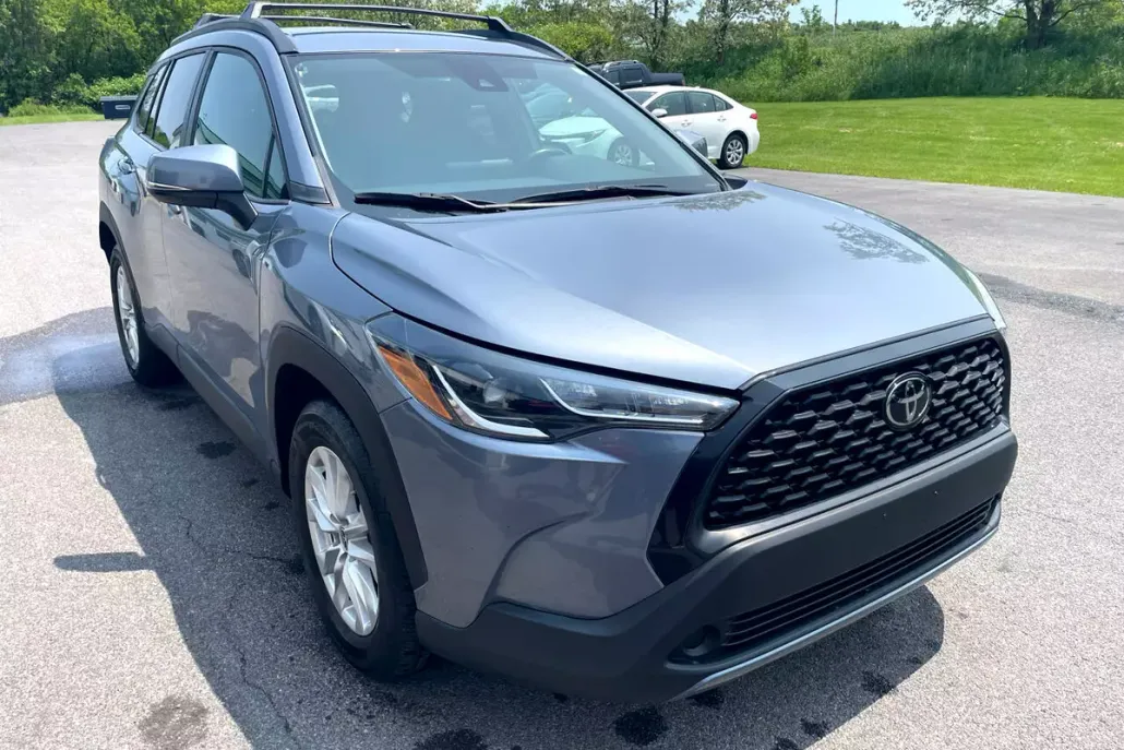 2022 Toyota Corolla Cross LE photo 1