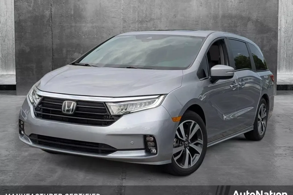 2024 Honda Odyssey Touring photo 1
