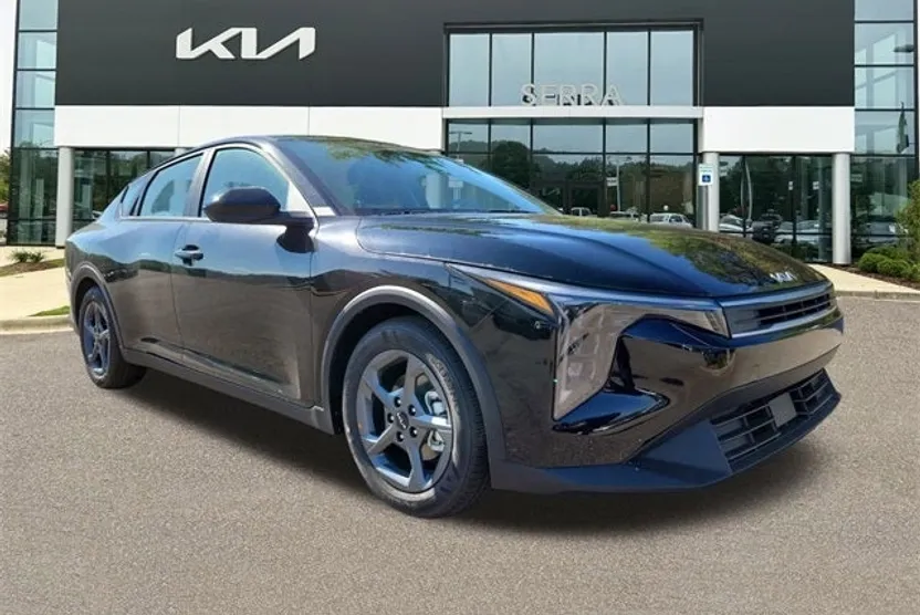 2025 Kia K4 LXS photo 1