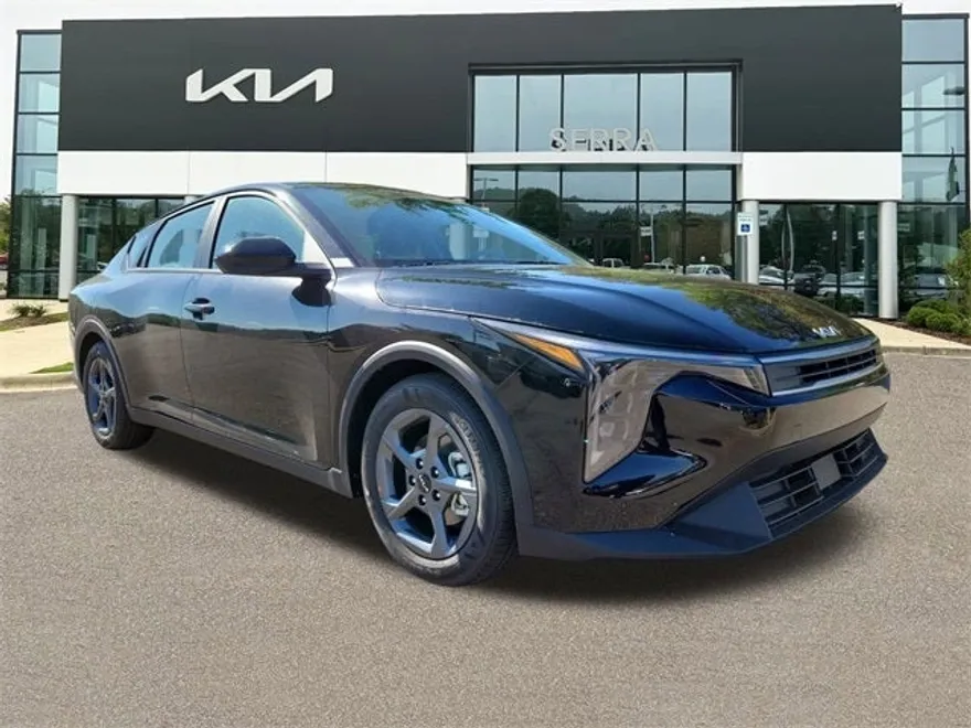 2025 Kia K4 LXS photo 1