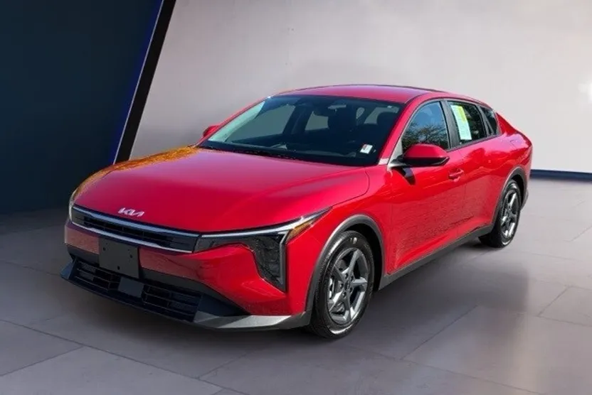 2025 Kia K4 LXS photo 1