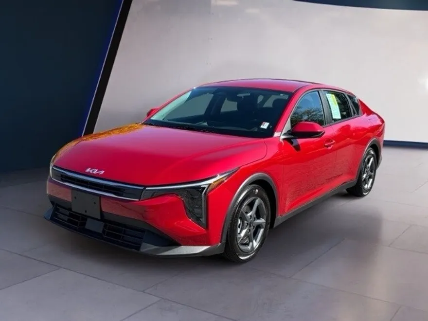 2025 Kia K4 LXS photo 1