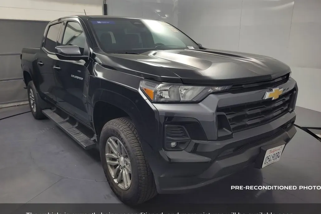 2024 Chevrolet Colorado LT photo 1