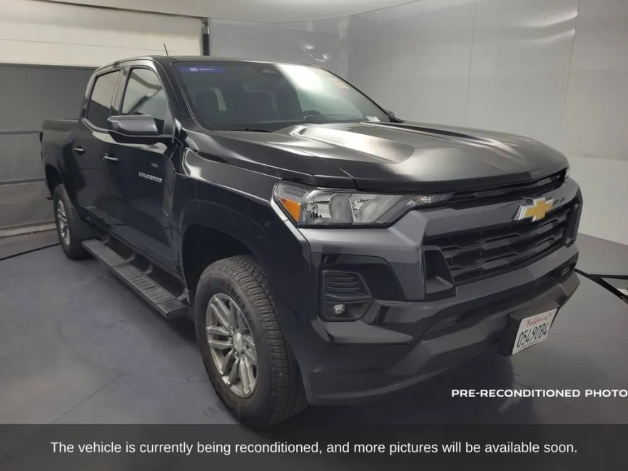 2024 Chevrolet Colorado LT photo 1