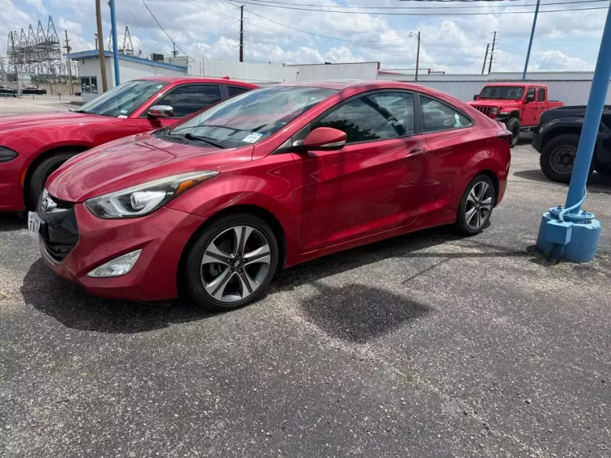 2014 Hyundai Elantra Base photo 1