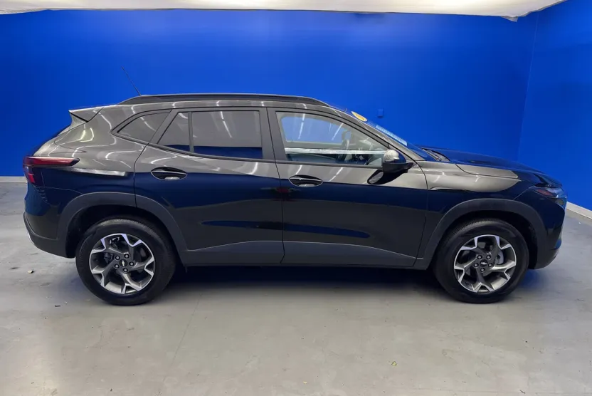 2024 Chevrolet Trax LT photo 1