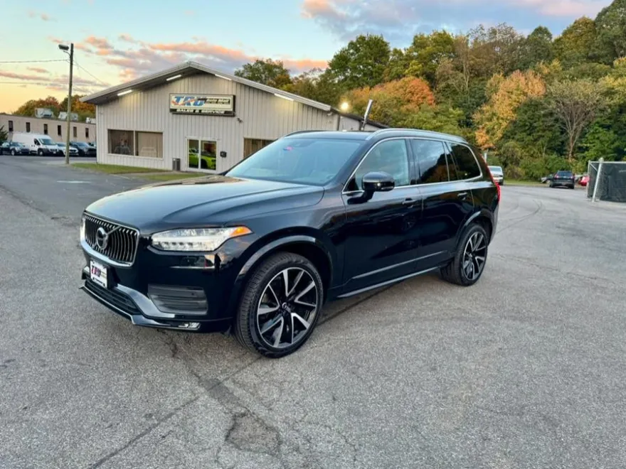 2021 Volvo XC90 T6 AWD Momentum photo 1