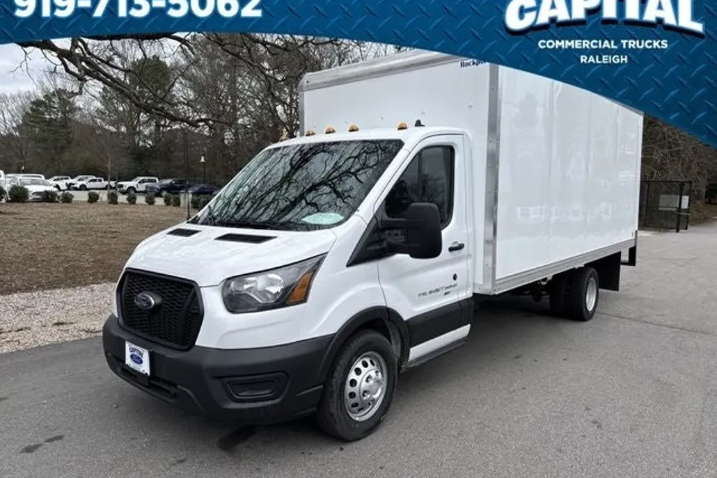 2024 Ford Transit Cutaway photo 1