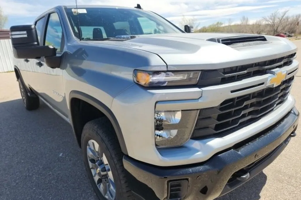 2025 Chevrolet Silverado 2500HD Custom photo 1