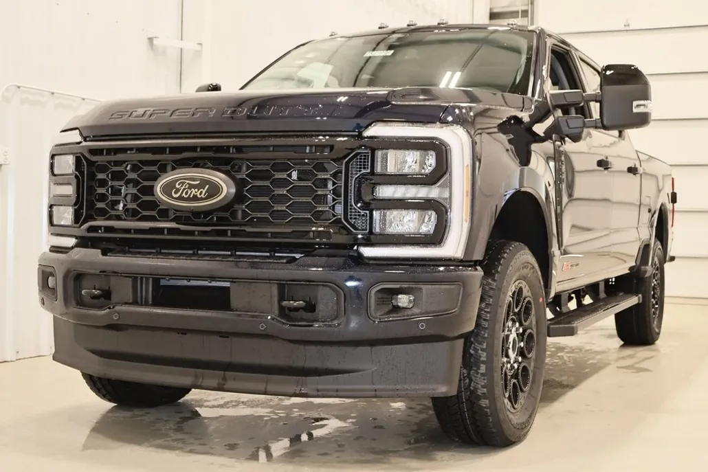 2025 Ford F-350 photo 1