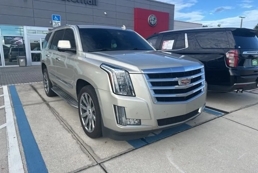 2016 Cadillac Escalade Luxury photo 1