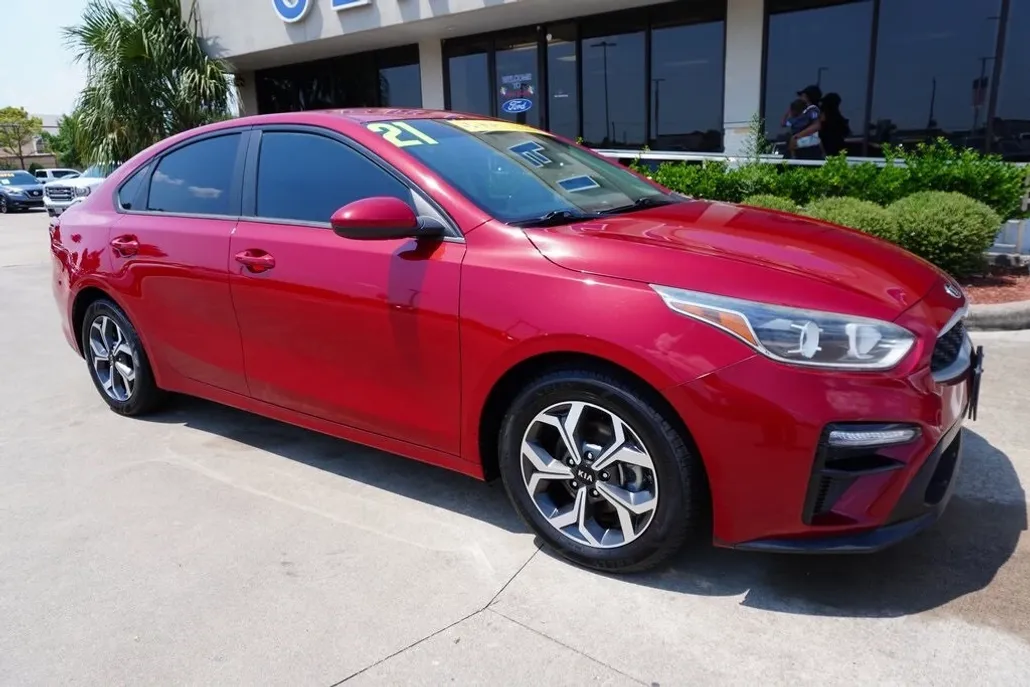 2021 Kia Forte LXS photo 1