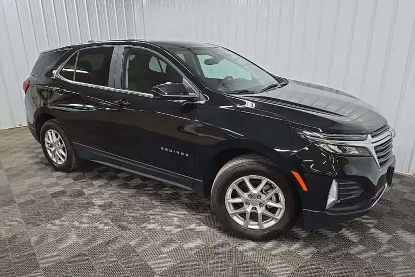2022 Chevrolet Equinox LT photo 1