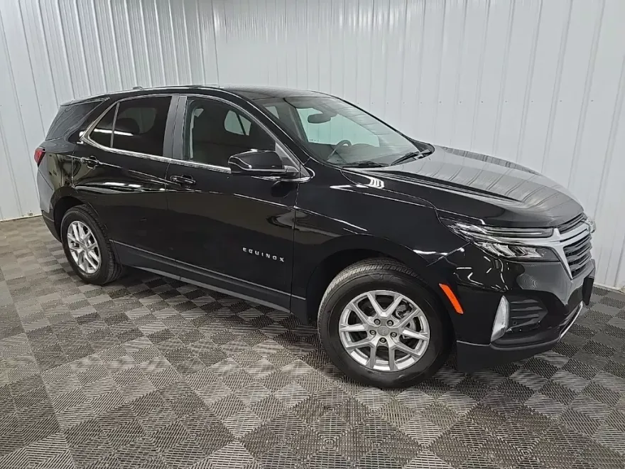 2022 Chevrolet Equinox LT photo 1