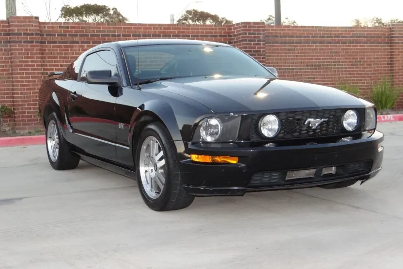2006 Ford Mustang GT Deluxe photo 1