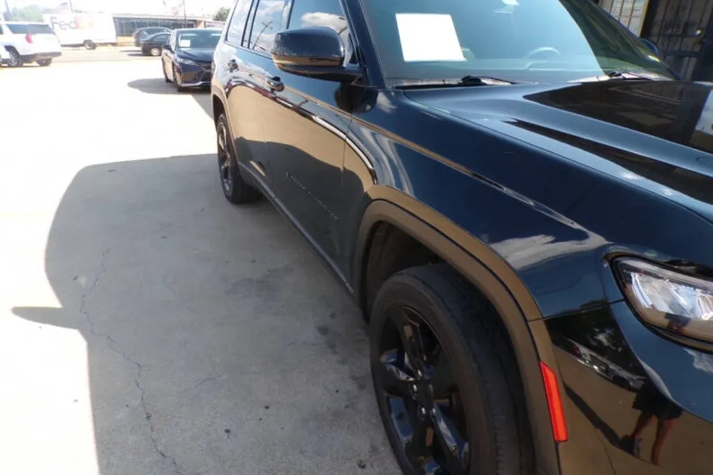 2023 Jeep Grand Cherokee Laredo photo 1