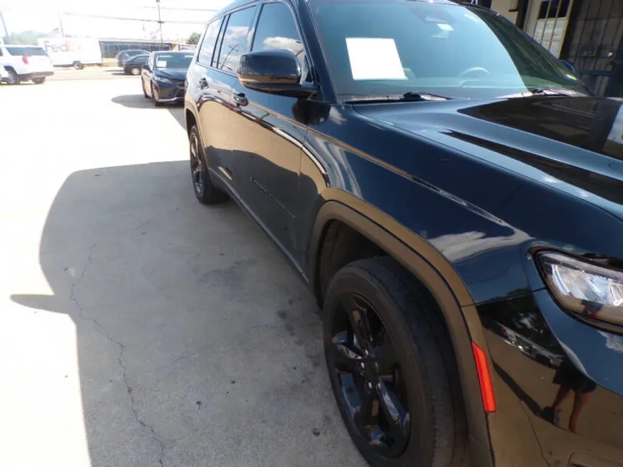 2023 Jeep Grand Cherokee Laredo photo 1