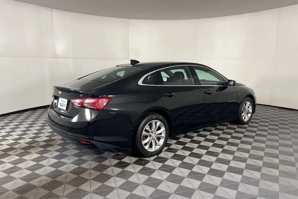 2019 Chevrolet Malibu 1LT photo 1
