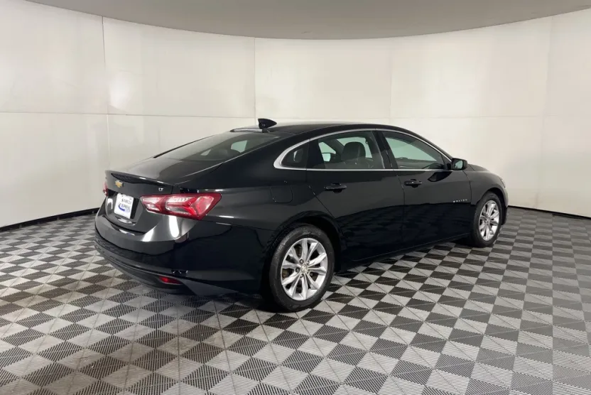 2019 Chevrolet Malibu 1LT photo 1