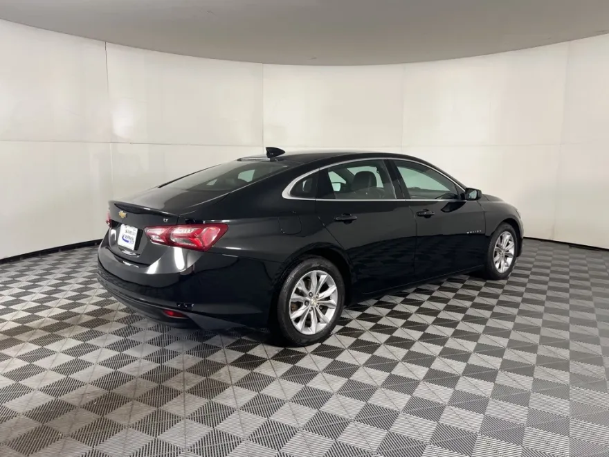 2019 Chevrolet Malibu 1LT photo 1
