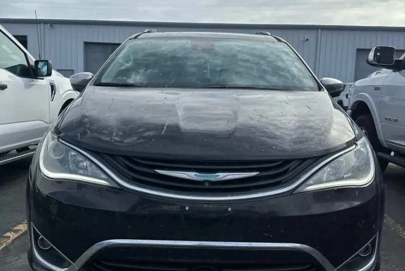 2018 Chrysler Pacifica Hybrid Limited photo 1