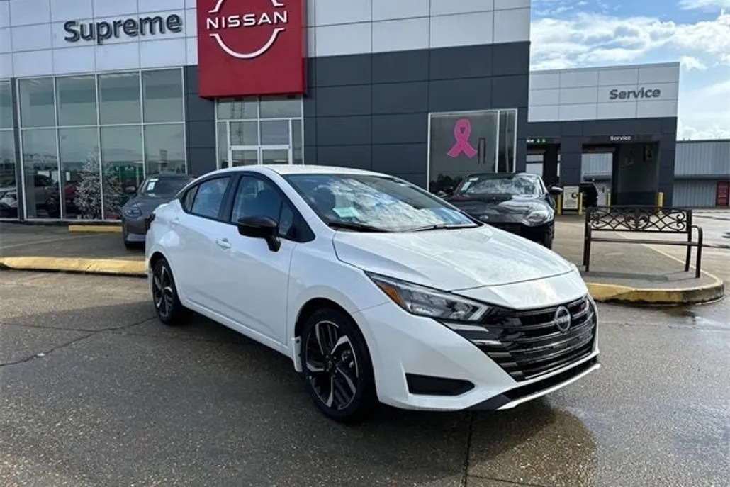2025 Nissan Versa 1.6 SR photo 1