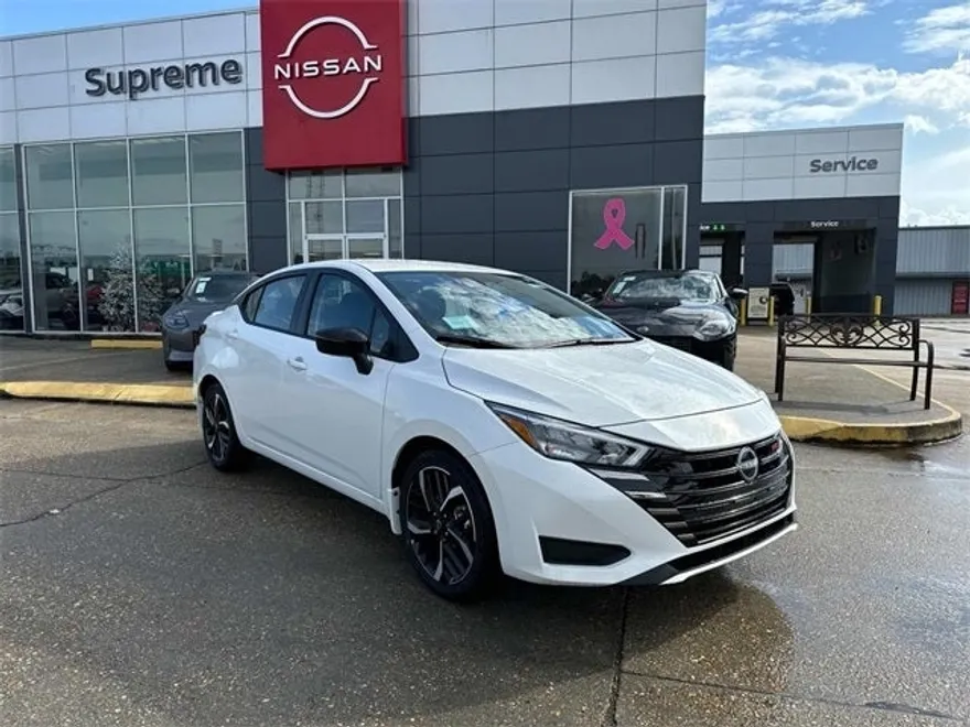 2025 Nissan Versa 1.6 SR photo 1