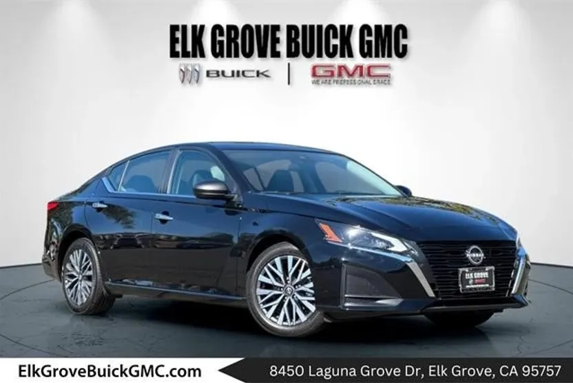 2025 Nissan Altima SV photo 1