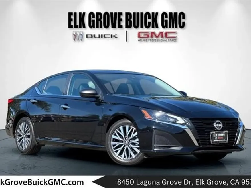2025 Nissan Altima SV photo 1