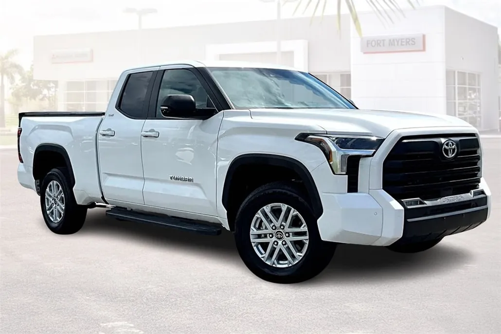 2024 Toyota Tundra SR5 photo 1