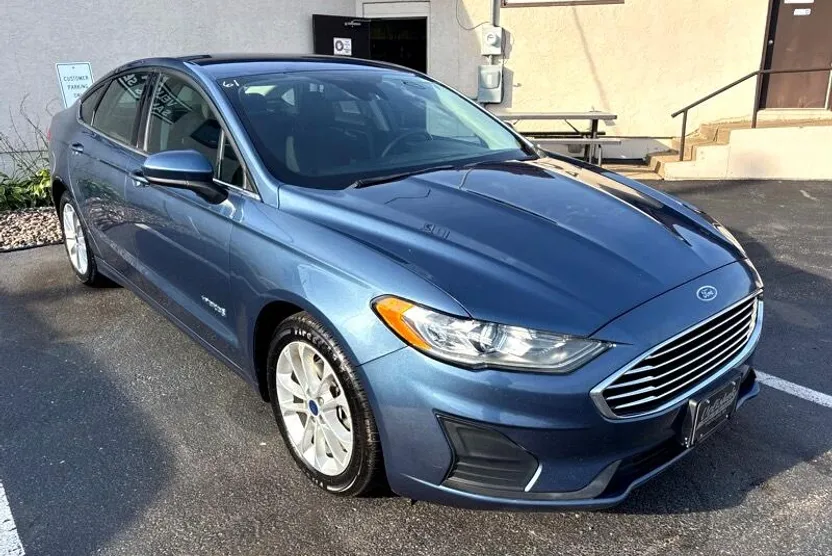 2019 Ford Fusion Hybrid SE photo 1