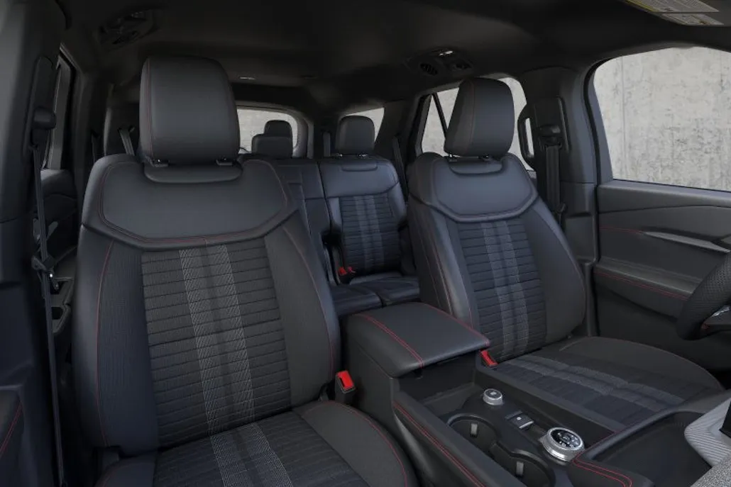 2025 Ford Explorer ST-Line photo 1
