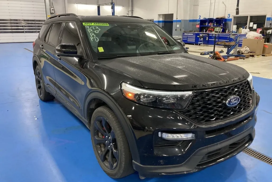 2023 Ford Explorer ST photo 1