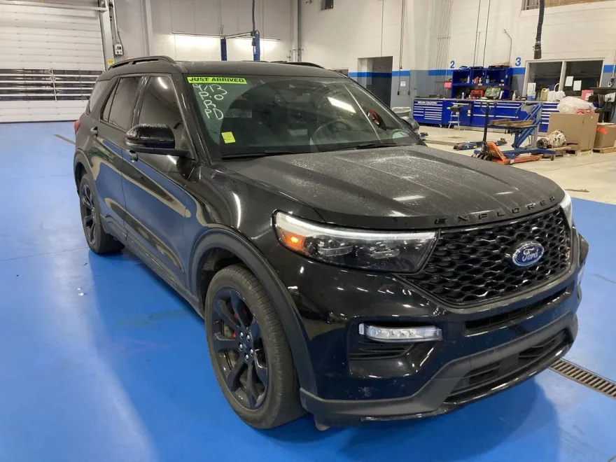 2023 Ford Explorer ST photo 1