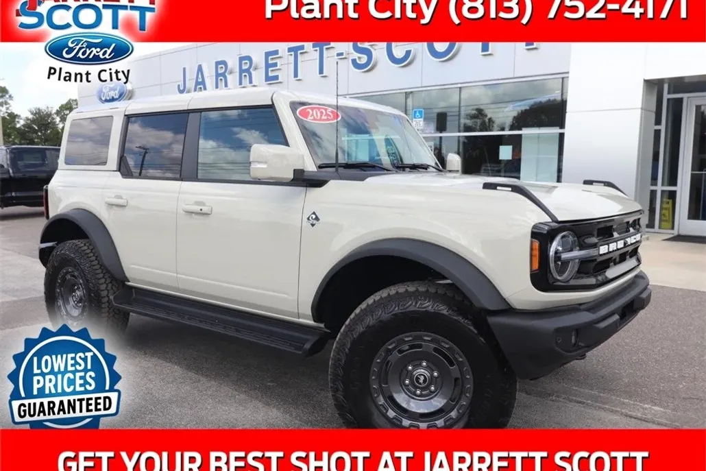 2025 Ford Bronco Outer Banks photo 1