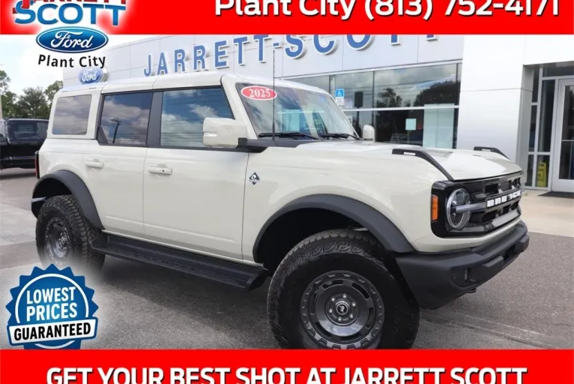 2025 Ford Bronco Outer Banks photo 1