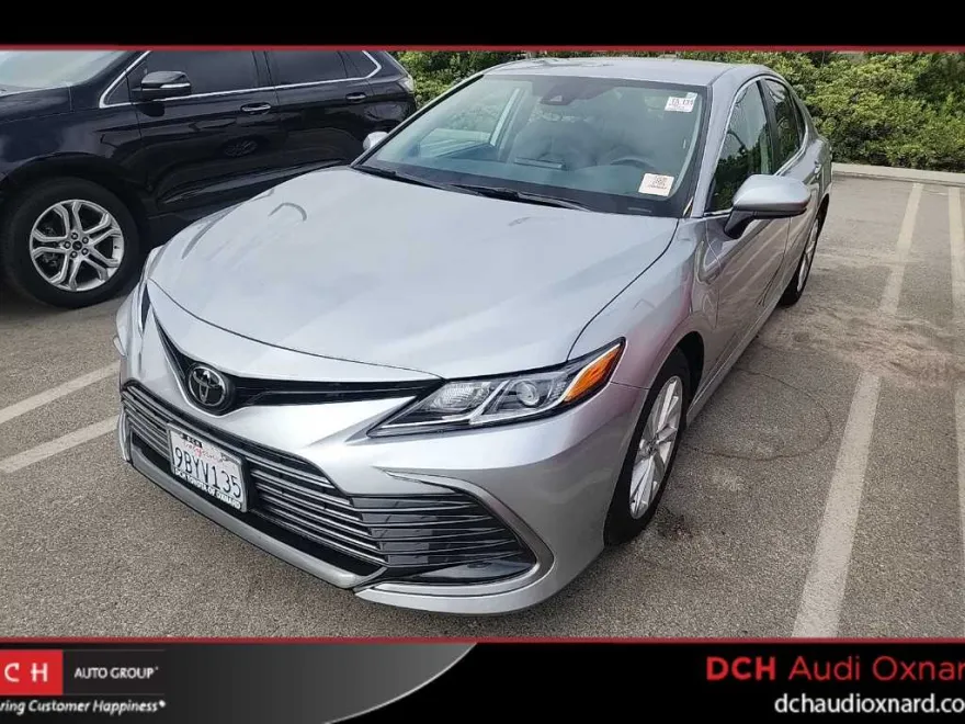 2022 Toyota Camry LE photo 1