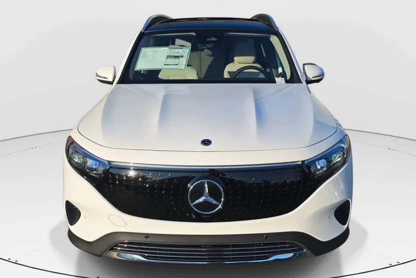 2025 Mercedes Benz EQB 300 4MATIC photo 1