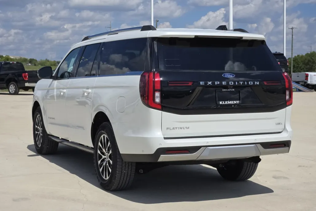 2025 Ford Expedition MAX Platinum photo 1