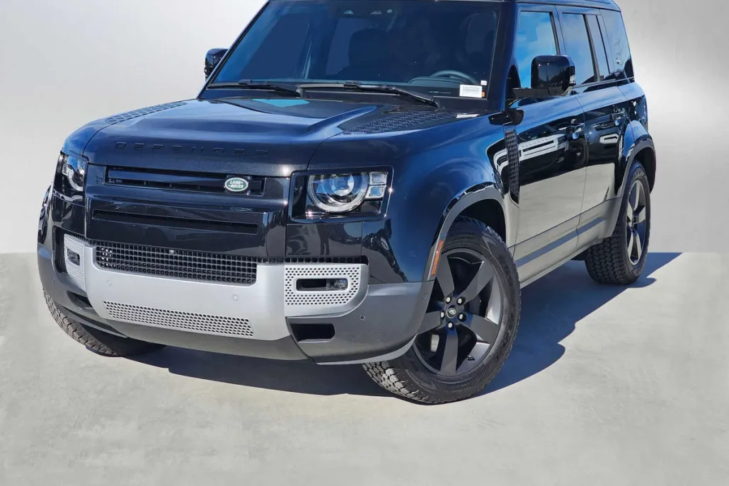 2024 Land Rover Defender 110 SE photo 1
