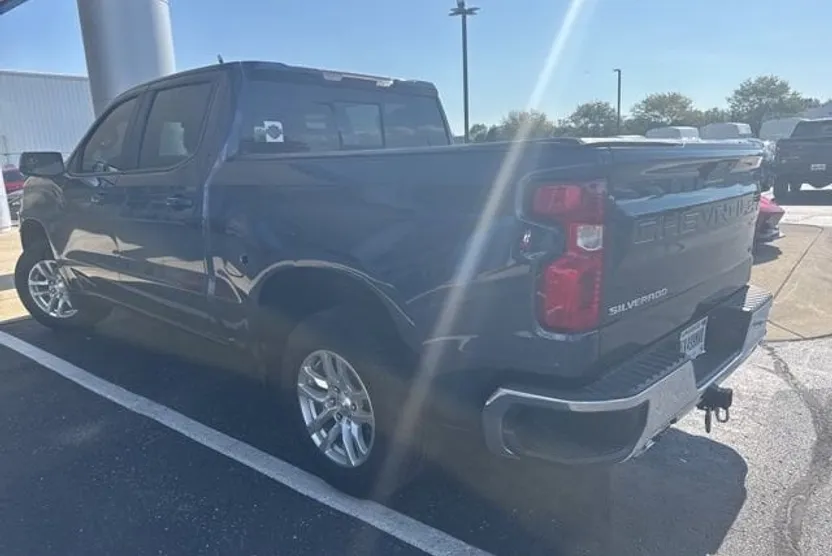 2021 Chevrolet Silverado 1500 LT photo 1