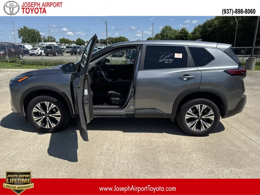 2023 Nissan Rogue SV photo 1