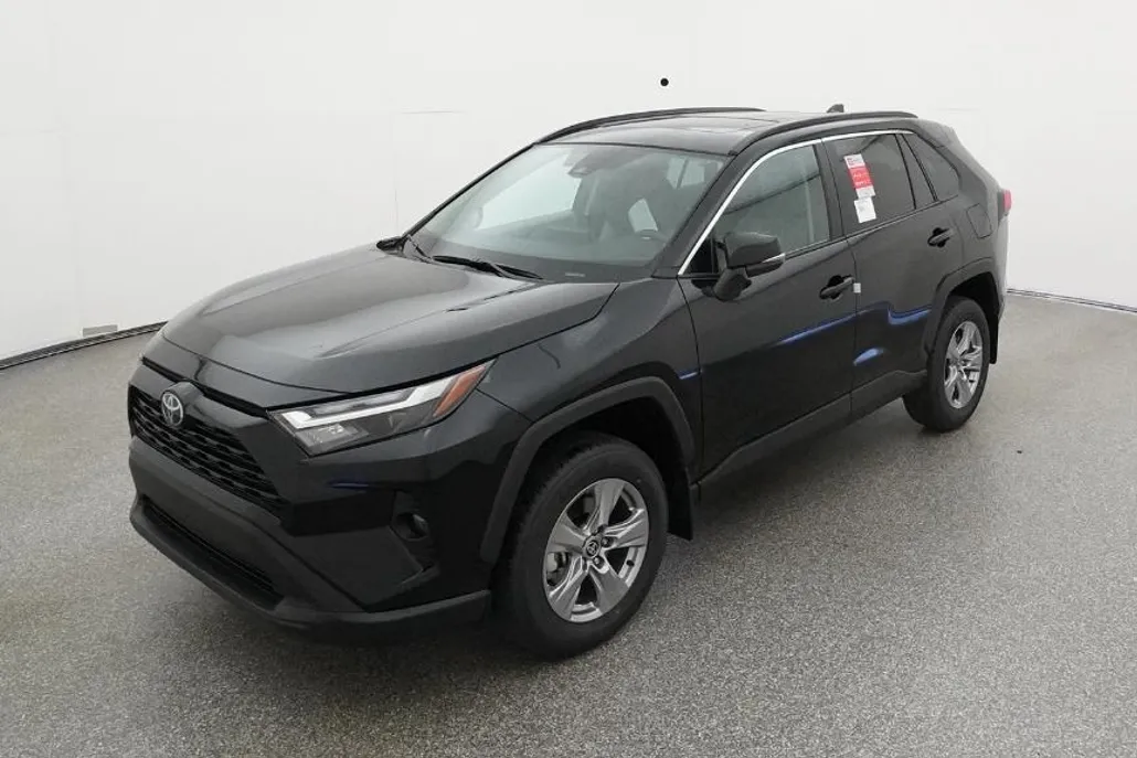 2025 Toyota RAV4 XLE photo 1