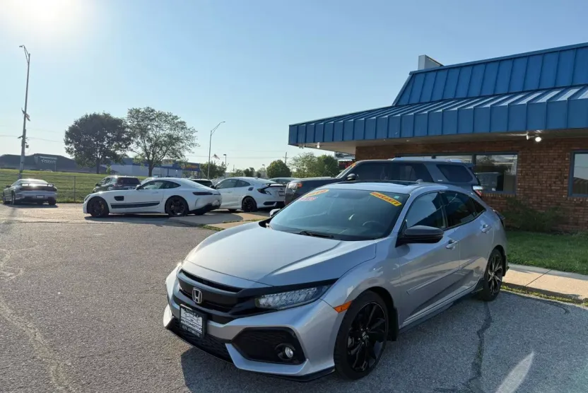 2019 Honda Civic Sport Touring Hatchback photo 1